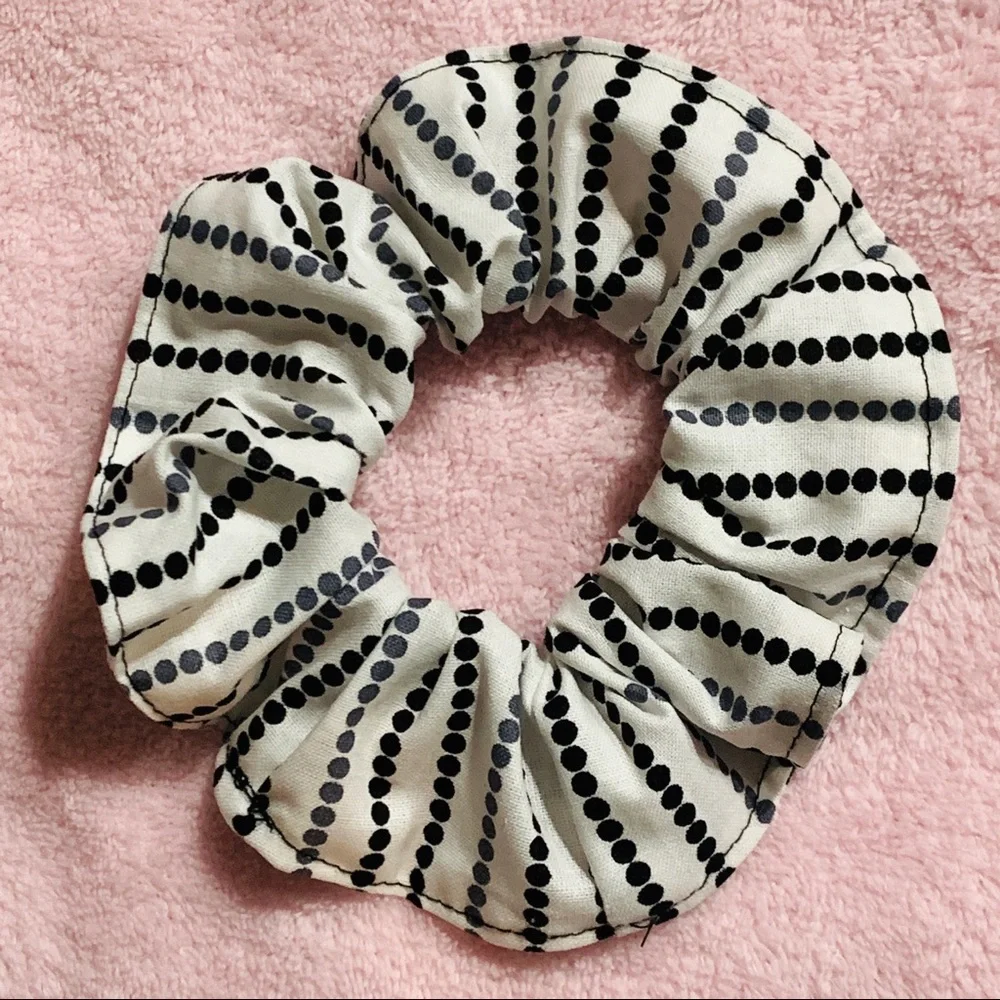 Scrunchies 7-pack black & white - 5”